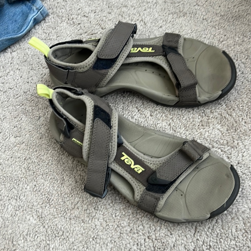 Teva Sandals 8 tan